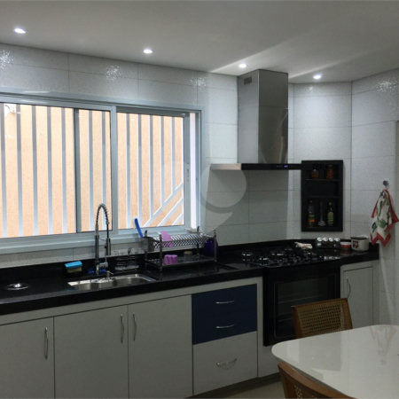 Sobrado à venda com 3 quartos, sendo 1 suíte,  em Vila Constança, São Paulo, SP
