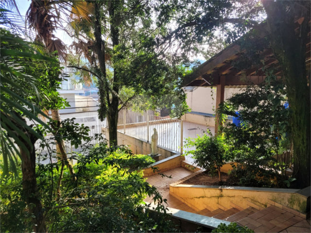 Sobrado à venda com 4 quartos, sendo 3 suítes,  em Horto, São Paulo, SP