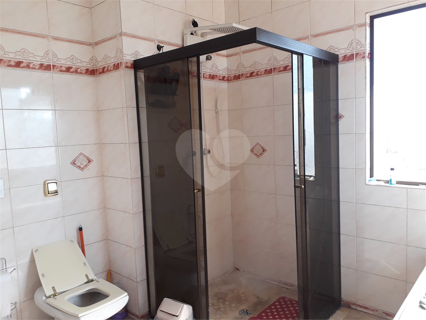 Sobrado à venda com 4 quartos, sendo 1 suíte, em Vila Constança, São Paulo, SP