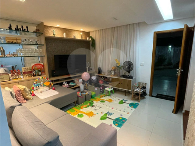 Casa à venda com 3 quartos, sendo 1 suíte,  no condomínio Villagio Campo Grande, São Paulo - SP