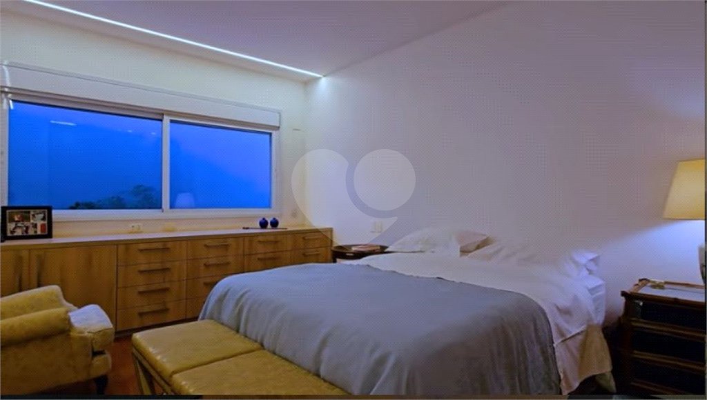Casa à venda com 4 quartos, sendo 1 suíte, em Jardim Europa, São Paulo, SP