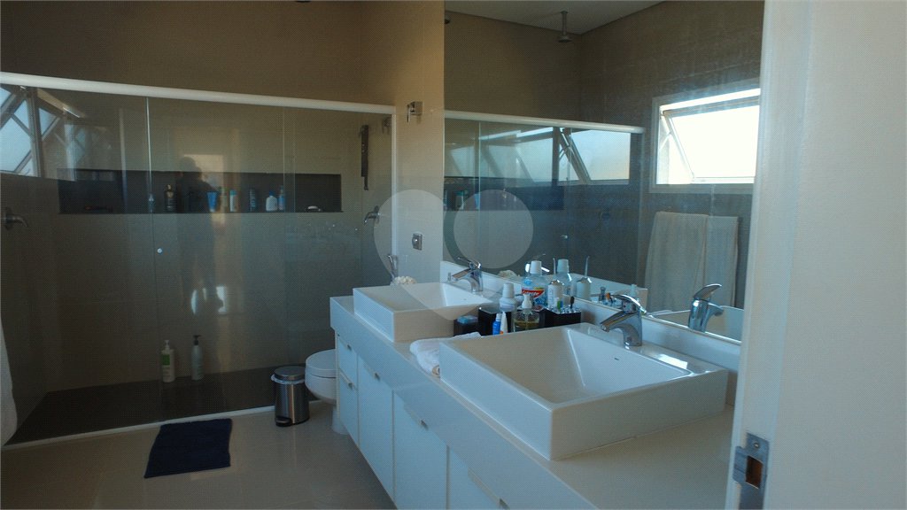 Casa à venda com 4 suítes no condomínio Figueira Gardn, Atibaia - SP