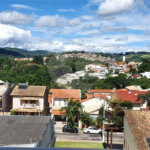 Casa à venda com 3 quartos, sendo 1 suíte, em Vila Santa Rosália, São Roque, SP