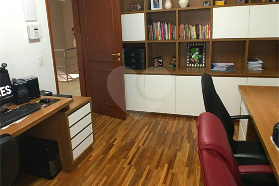 Sobrado à venda com 4 quartos, sendo 3 suítes, em Horto Florestal, São Paulo, SP