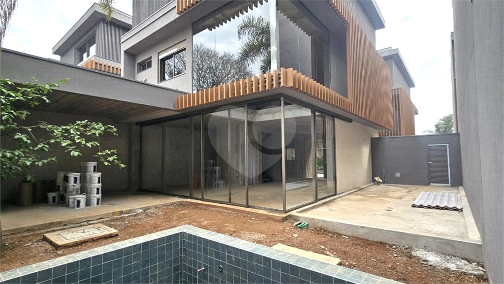 Casa à venda com 4 suítes no condomínio Plm 875, São Paulo - SP