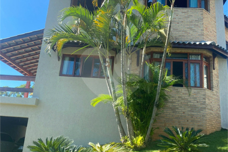 Casa à venda com 5 quartos, sendo 4 suítes, no condomínio Lago do Imperador, Mairiporã - SP