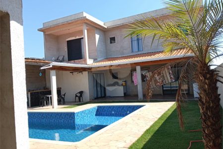 Casa à venda com 4 quartos, sendo 2 suítes,  em Guaxinduva, Atibaia, SP