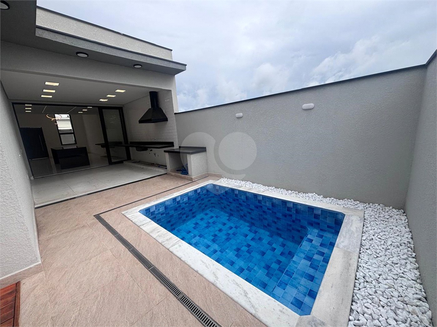 Casa à venda com 3 suítes no condomínio Campos do Conde I e II, Sorocaba - SP
