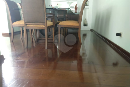 Sobrado à venda com 4 quartos, sendo 1 suíte,  em Parque dos Príncipes, São Paulo, SP