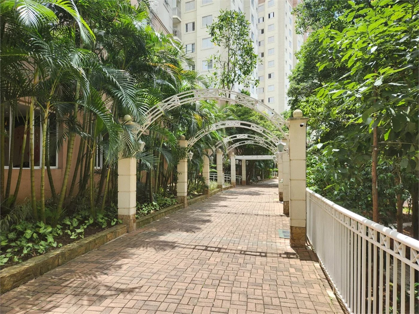 Apartamento à venda com 3 quartos, sendo 2 suítes,  em Jardim Arpoador, São Paulo, SP