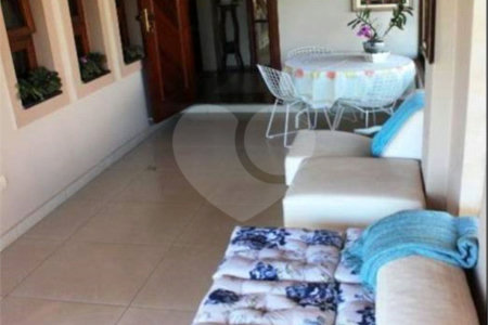 Casa à venda com 4 quartos, sendo 2 suítes, no condomínio Vinhas da Vista Alegre - Lado Sede, Vinhedo - SP