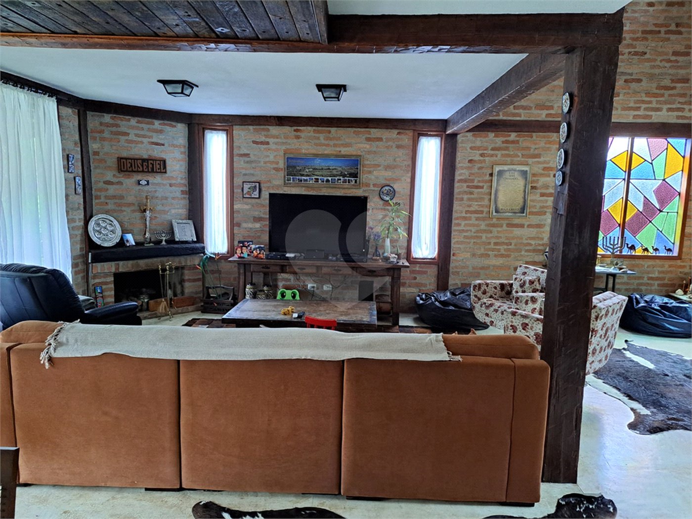 Casa à venda ou para alugar com 3 quartos, sendo 1 suíte,  no condomínio Parque Petrópolis 4 Secção, Mairiporã - SP