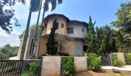 Casa à venda ou para alugar com 4 quartos, sendo 2 suítes,  no condomínio Cantareira, Mairiporã - SP