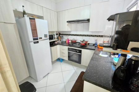 Casa à venda com 3 quartos, sendo 1 suíte, no condomínio Rafaela I, São Paulo - SP