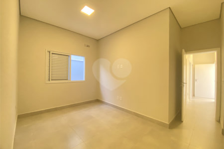 Casa à venda com 3 quartos, sendo 1 suíte, no condomínio Reserva Central Parque, Salto - SP