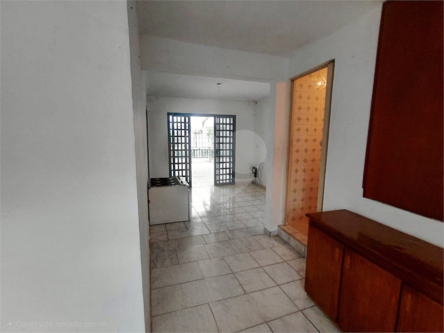 Sobrado à venda com 3 quartos, sendo 1 suíte, em Vila Constança, São Paulo, SP