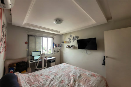 Apartamento de 143m² com 3 dormitórios e 2 vagas de garagem.