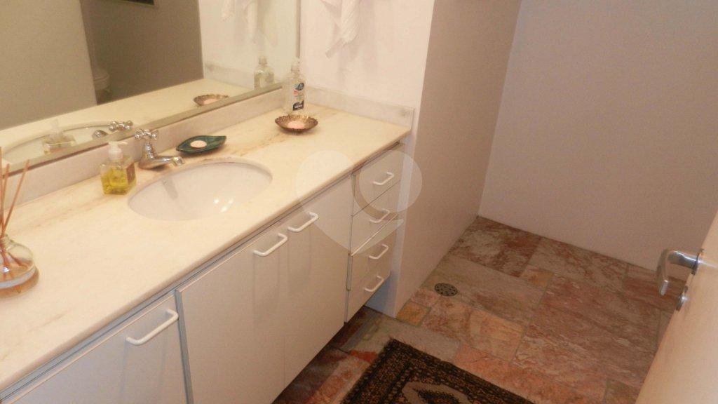 Casa Térrea à venda com 4 suítes em Alto da Boa Vista, São Paulo, SP