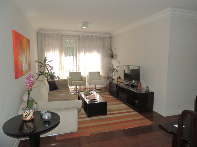 Apartamento à venda com 3 quartos, sendo 1 suíte,  em Santo Amaro, São Paulo, SP