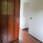 Sobrado à venda com 4 quartos, sendo 3 suítes, em Interlagos, São Paulo, SP