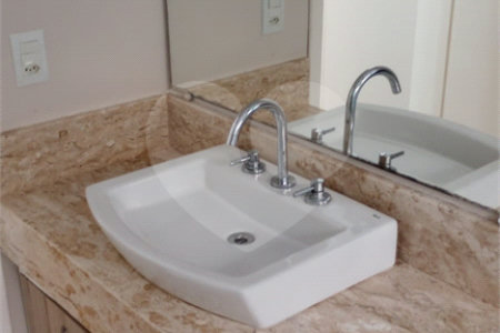Casa à venda com 3 suítes no condomínio Picollo, Louveira - SP