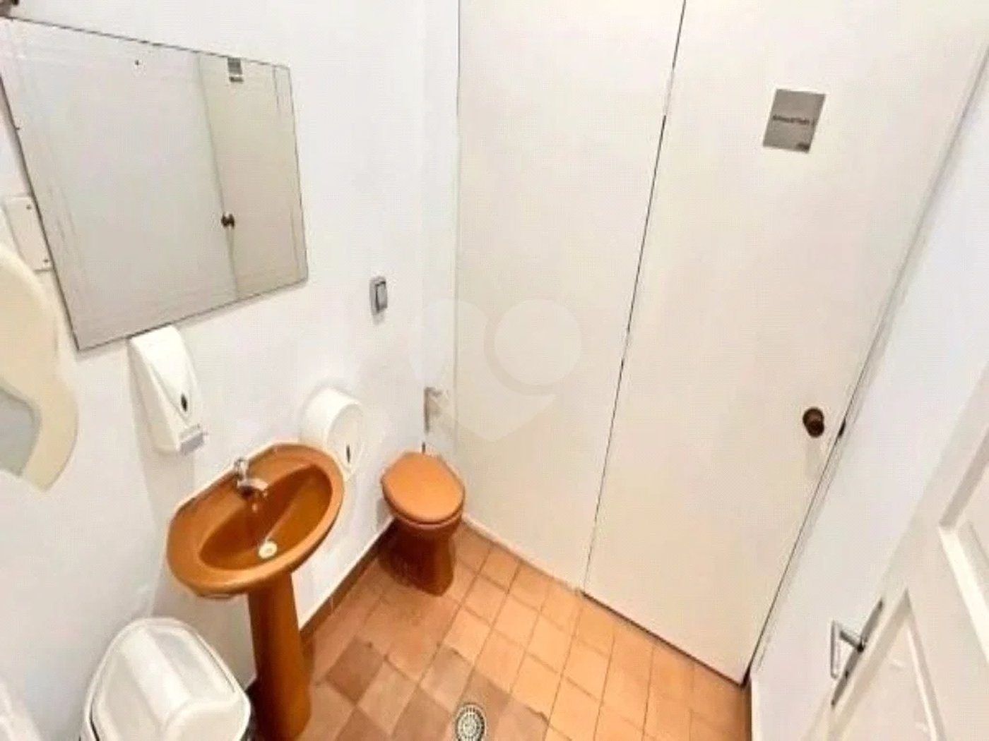 Prédio comercial com 322m², 8 salas, 3 banheiros, à venda no bairro Santo Antônio, São Caetano do Sul