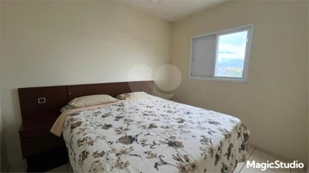 Apartamento com 50m², 2 dormitórios, 2 vagas, disponível para venda e locação, no bairro Água Chata, em Guarulhos.