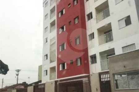 Apartamento no Condomínio Residencial Clarice.