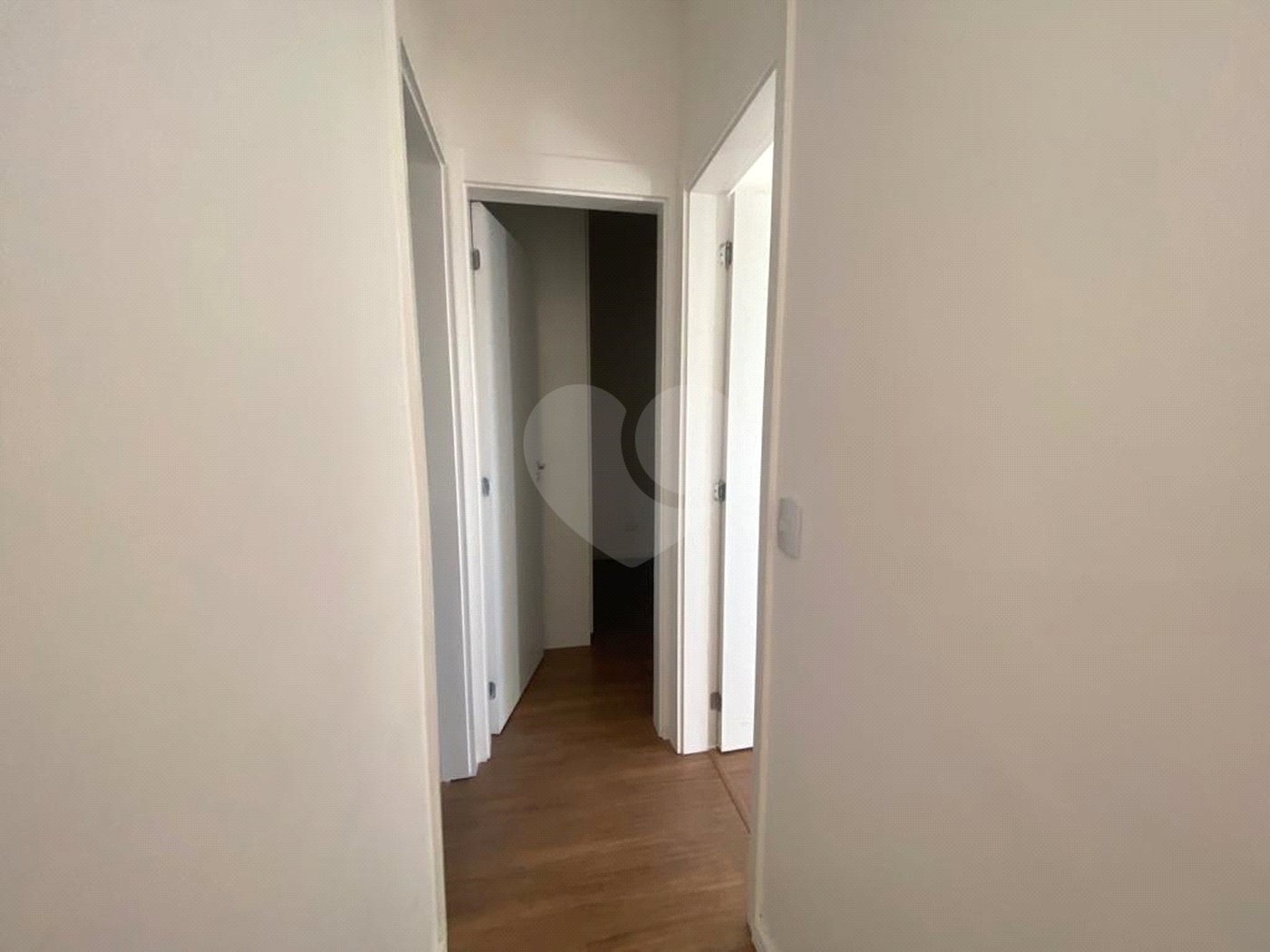 Apartamento à venda ou para alugar com 2 quartos, sendo 1 suíte, em Condomínio Granja Viana Ii, Cotia, SP