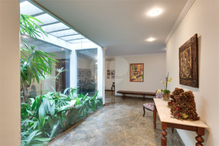 Casa Térrea à venda com 4 quartos, sendo 2 suítes, em Alto da Boa Vista, São Paulo, SP