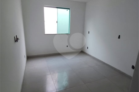 Casa à venda com 2 quartos, sendo 1 suíte, no condomínio Residencial Marlene Correia, Rio de Janeiro - RJ
