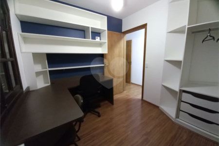 Casa à venda com 4 quartos, sendo 1 suíte,  em Vila Oliveira, Mogi das Cruzes, SP
