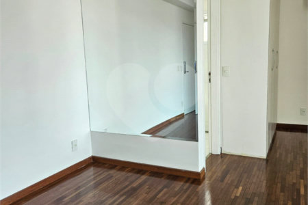 Apartamento à venda no bairro Santa Cecília.