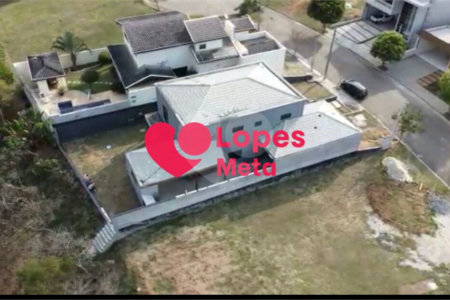 Casa à venda com 4 quartos, sendo 2 suítes, no condomínio Terras do Vale, Caçapava - SP