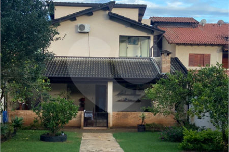 Sobrado à venda com 3 quartos, sendo 1 suíte,  em Vila Suissa, Mogi das Cruzes, SP