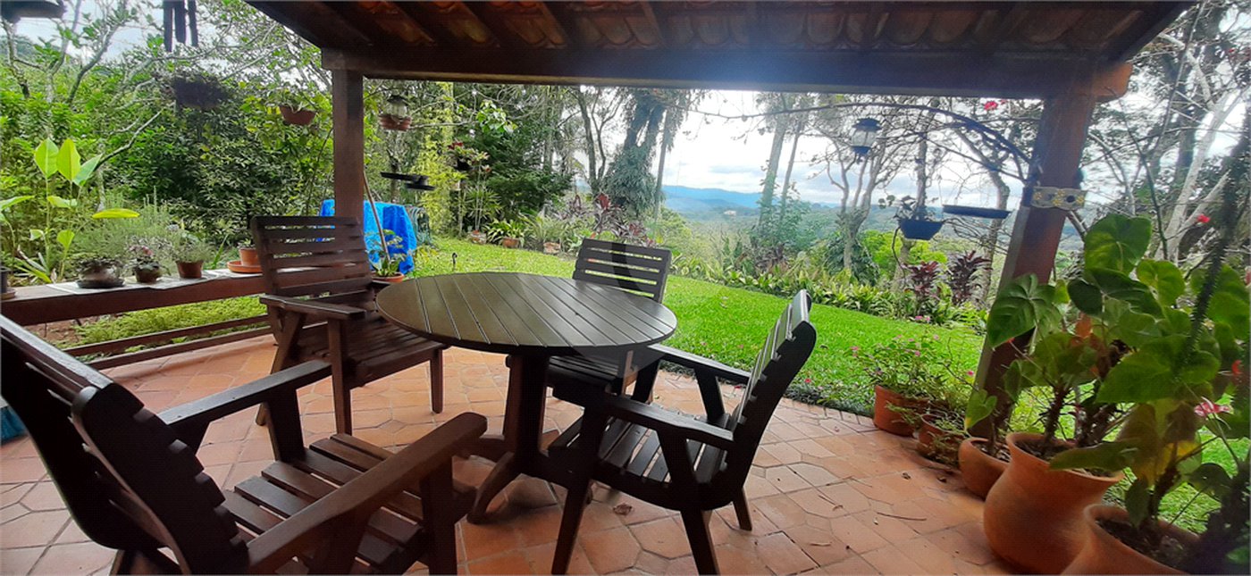 Casa Térrea à venda com 4 quartos, sendo 2 suítes, em Serra da Cantareira, Mairiporã, SP
