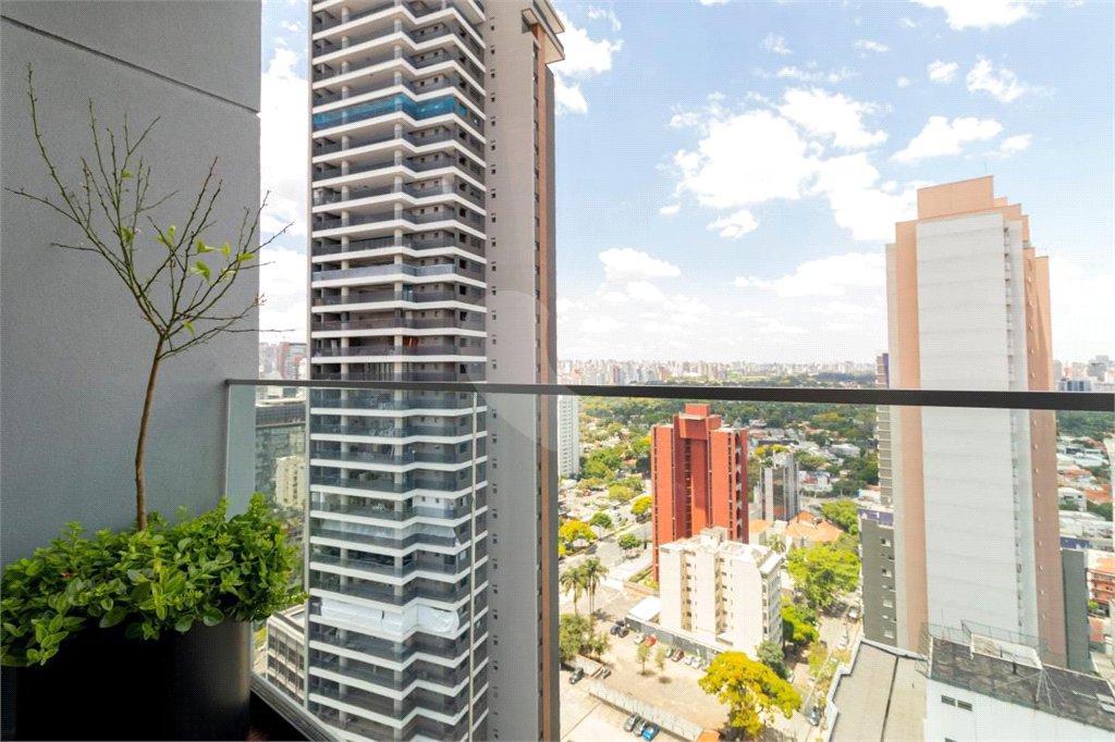Apartamento à venda com 3 quartos, sendo 2 suítes, em Pinheiros, São Paulo, SP