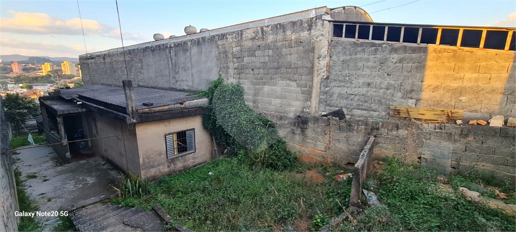 Terreno à Venda – Localização Privilegiada e Potencial para Construção de Galpão na Rua Fazenda Monte Alegre- Jaraguá, São Paulo