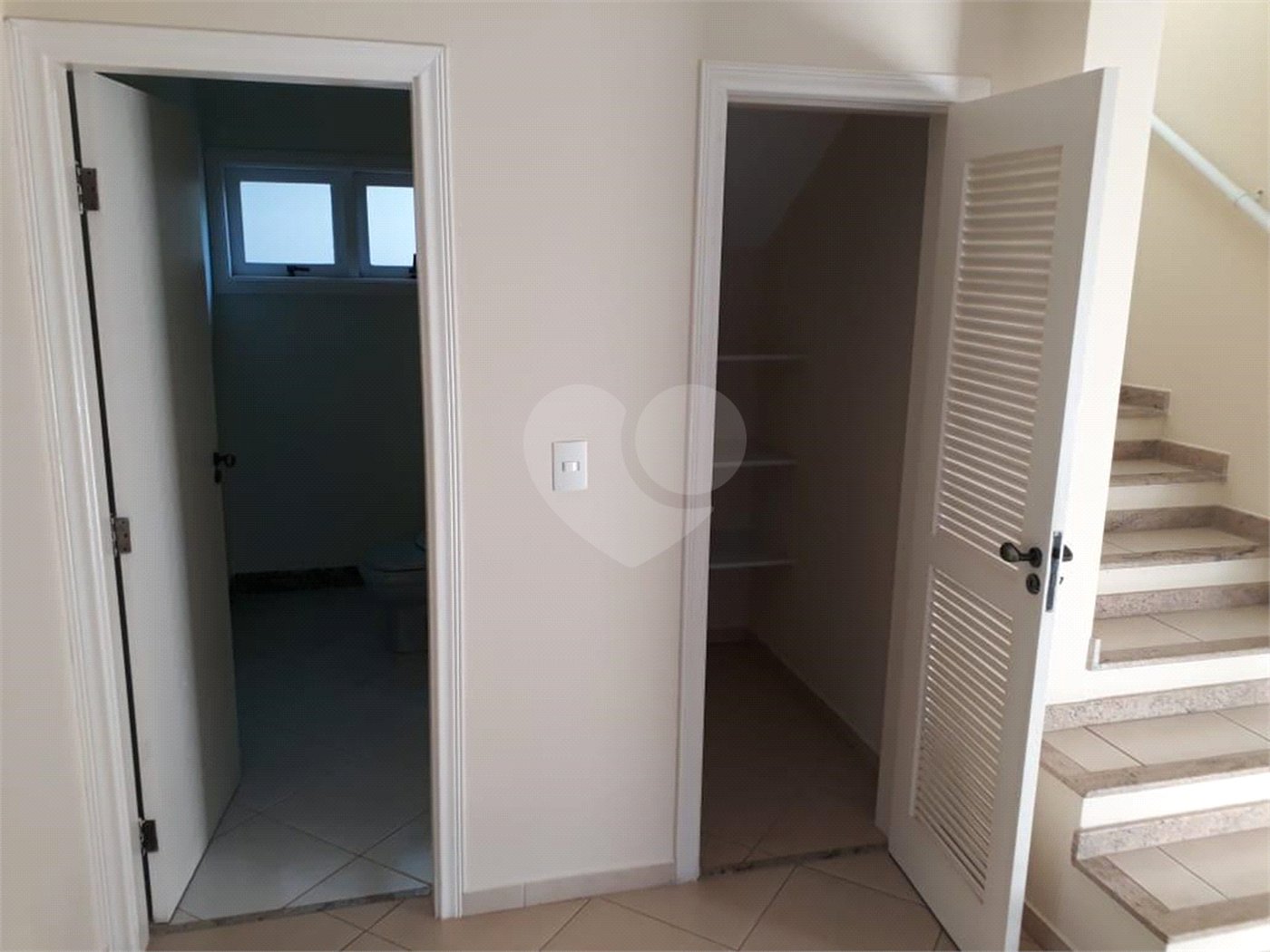 Sobrado à venda com 3 quartos, sendo 1 suíte,  em Condomínio Residencial Terras do Caribe, Valinhos, SP