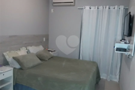 Casa à venda com 3 quartos, sendo 1 suíte, no condomínio Village Jardim Versailles, Jundiaí - SP