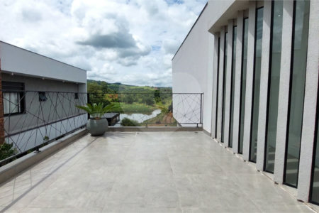 Casa à venda ou para alugar com 4 suítes no condomínio Figueira Garden, Atibaia - SP