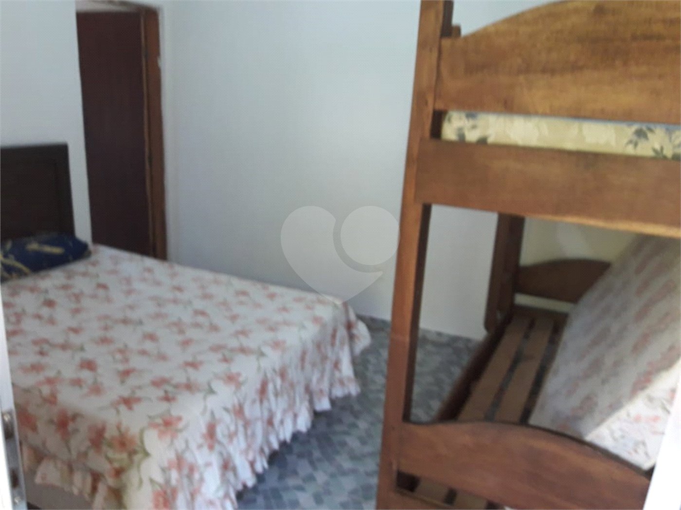 Chácara à venda com 8 quartos, sendo 3 suítes, no Centro, Toledo, MG