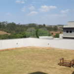 Casa à venda com 3 quartos, sendo 1 suíte, no condomínio Figueira Garden, Atibaia - SP