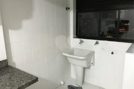 Apartamento à venda com 3 quartos, sendo 1 suíte, em Fazenda Morumbi, São Paulo, SP