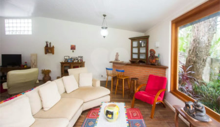 Casa à venda com 4 quartos, sendo 2 suítes,  em Chácara Flora, São Paulo, SP
