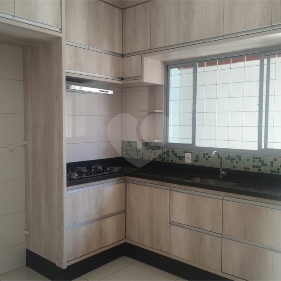 Casa à venda com 3 quartos, sendo 1 suíte, em Parque Industrial, São José dos Campos, SP