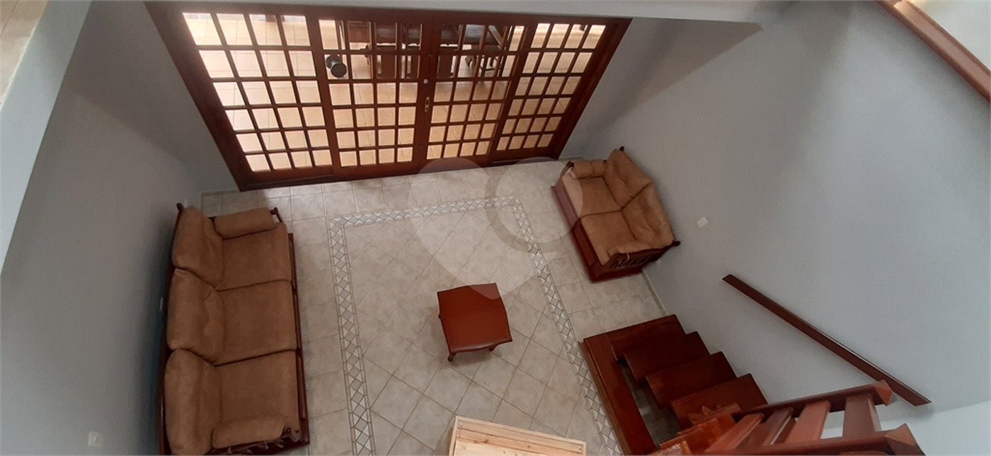 Sobrado à venda com 4 quartos, sendo 3 suítes, em Serra da Cantareira, Mairiporã, SP
