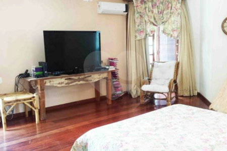 Sobrado à venda com 4 quartos, sendo 2 suítes, em Alto da Boa Vista, São Paulo, SP