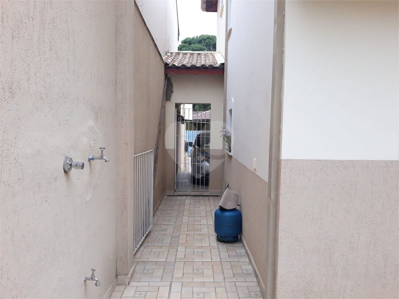 Sobrado à venda com 3 quartos, sendo 1 suíte,  em Esplanada Mendes Moraes, São Roque, SP