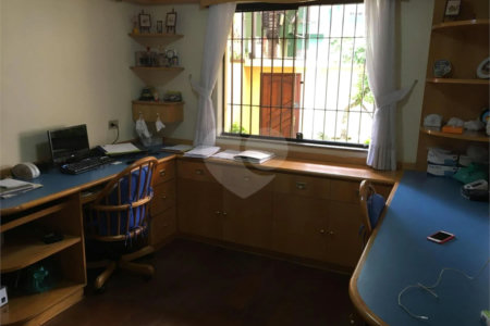 Casa à venda com 4 quartos, sendo 2 suítes,  em Vila Suzana, São Paulo, SP